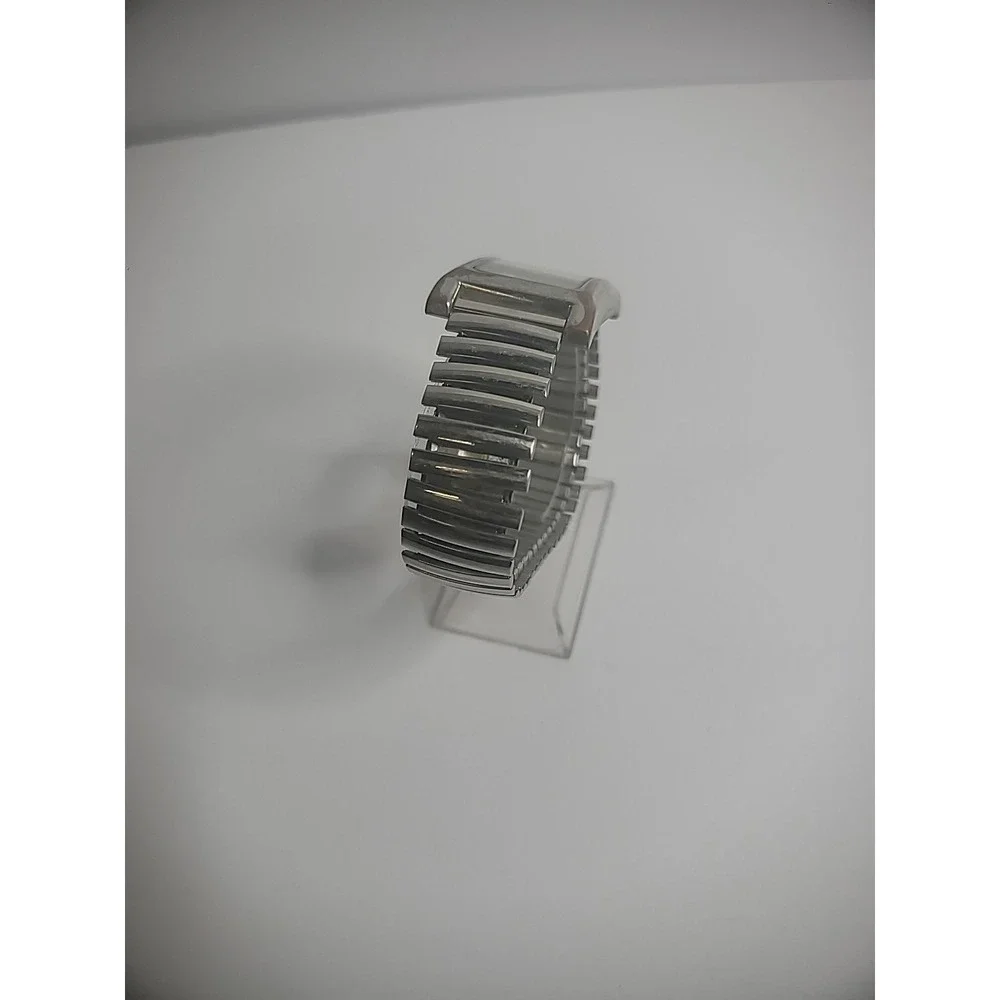 Vintage Sheffield Wristwatch Watch Silver Tone Elastic‎ Metal Band Womens